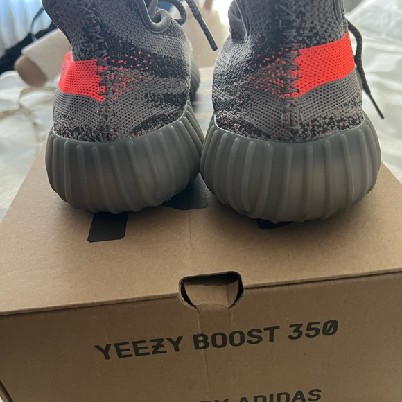 Yeezy Boost - Picture 5 of 6